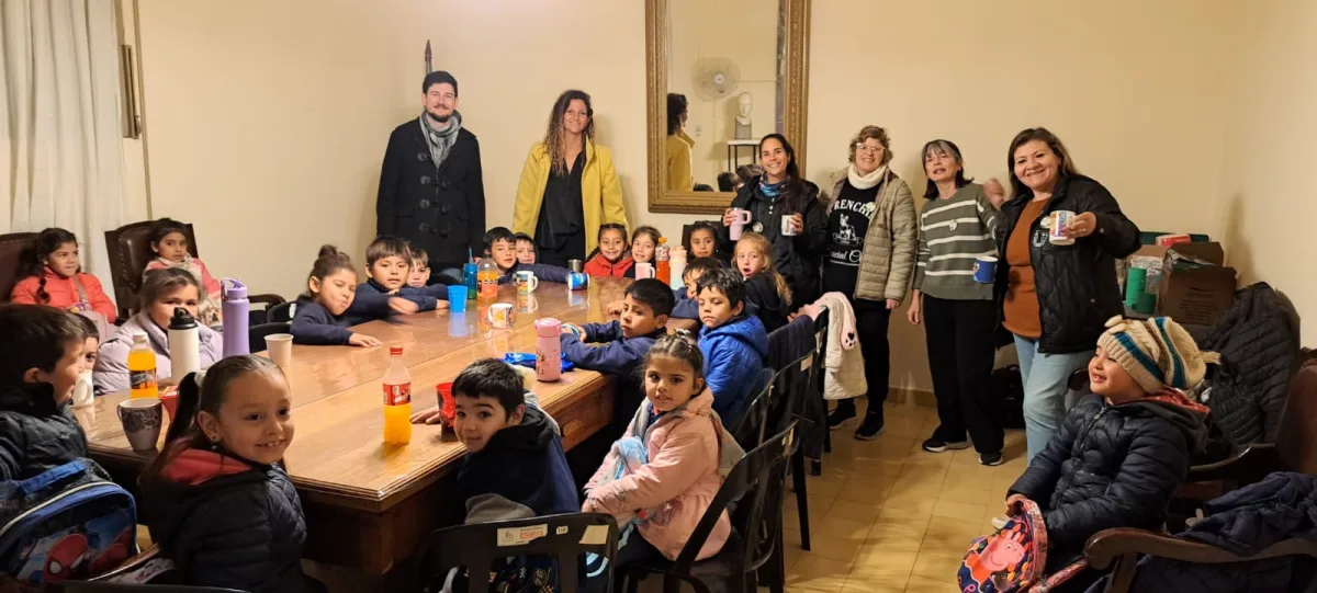 Estudiantes aprenden sobre la historia de Bell Ville en visitas guiadas