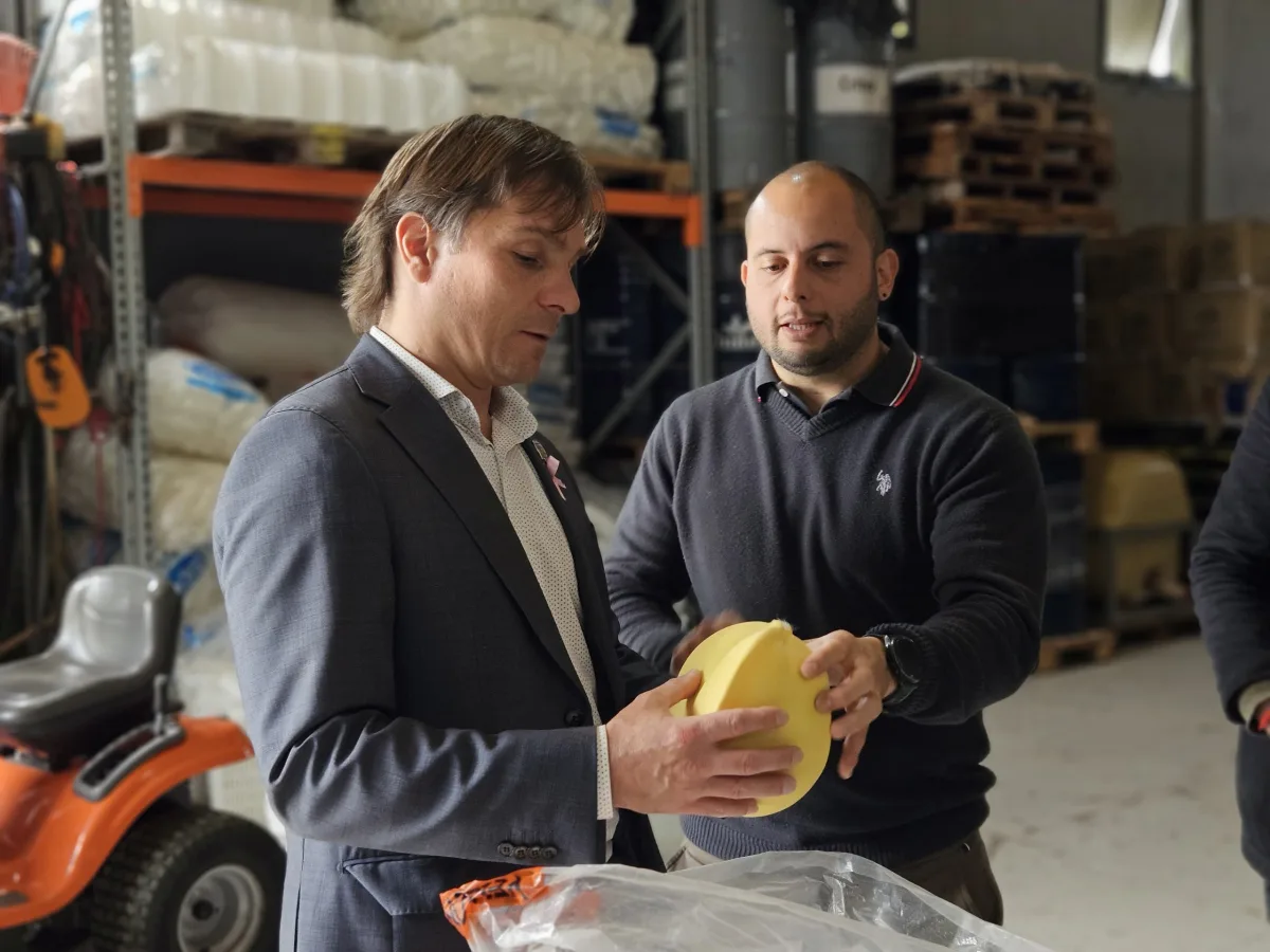 Iperlat, la empresa local que innovó con Stop Flat, recibió al intendente