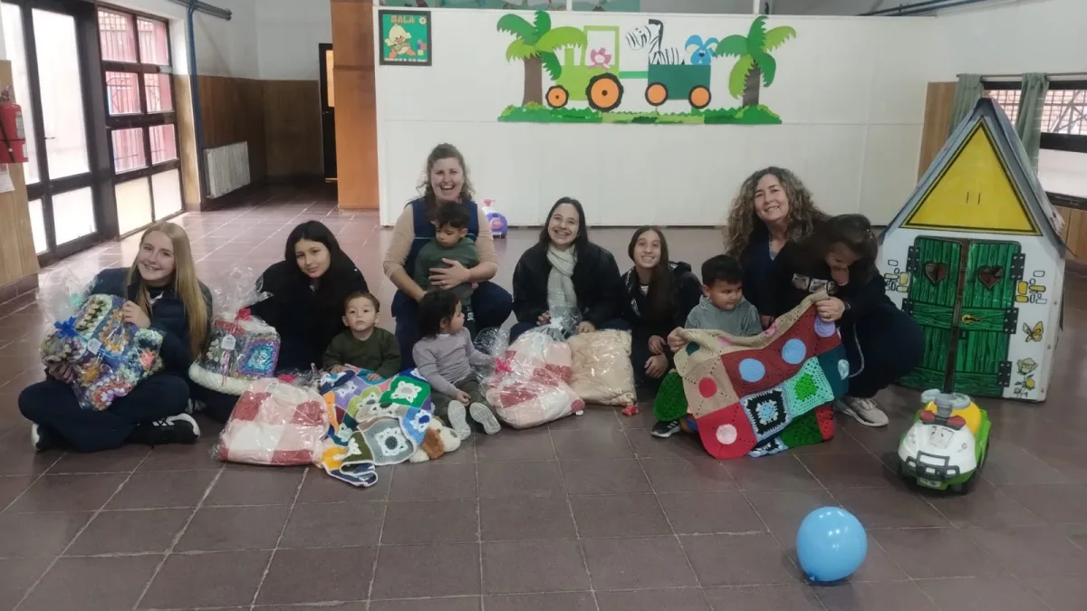La guardería Vigil recibió frazadas de padres del San José