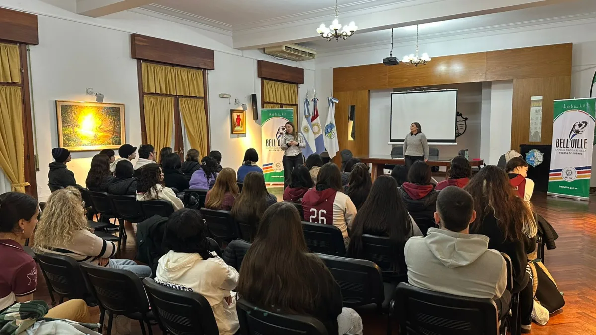 La Oficina de Empleo ofreció talleres a estudiantes de arte