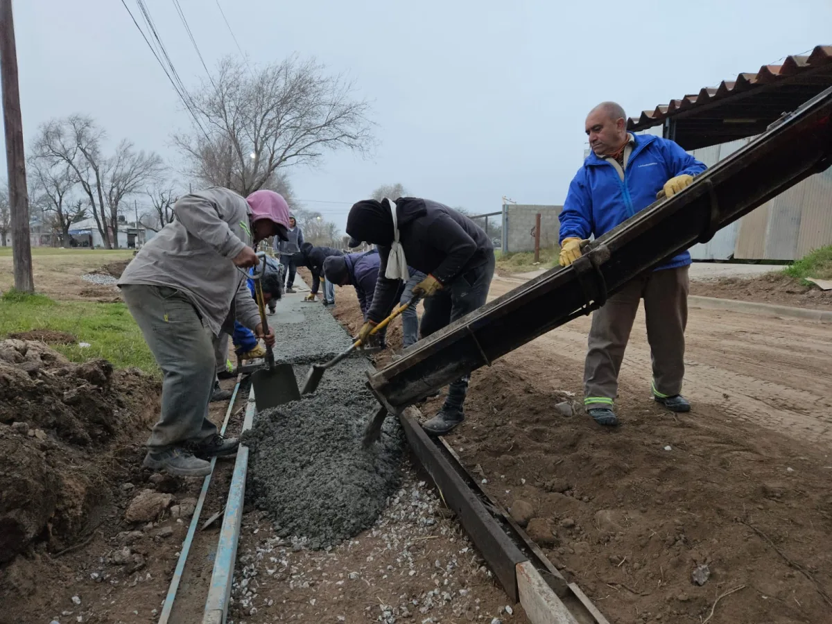 Nuevas obras de cordón cuneta mejoran San Martín en San Martín