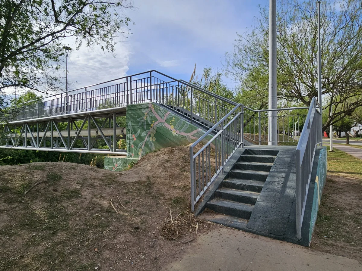 Renovación de la pasarela de Portal del Río mejora el paisaje urbano
