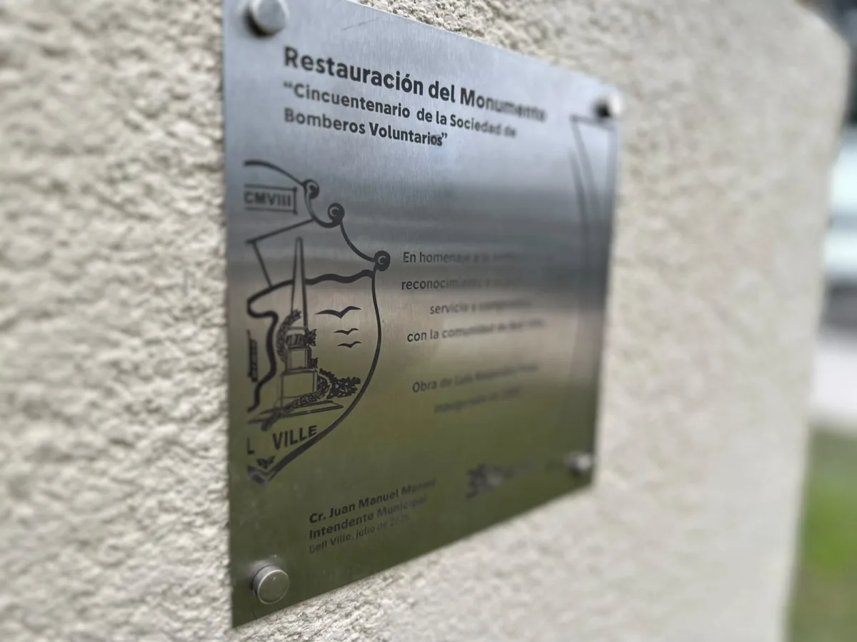 Restauración del monumento a los Bomberos Voluntarios en Bell Ville