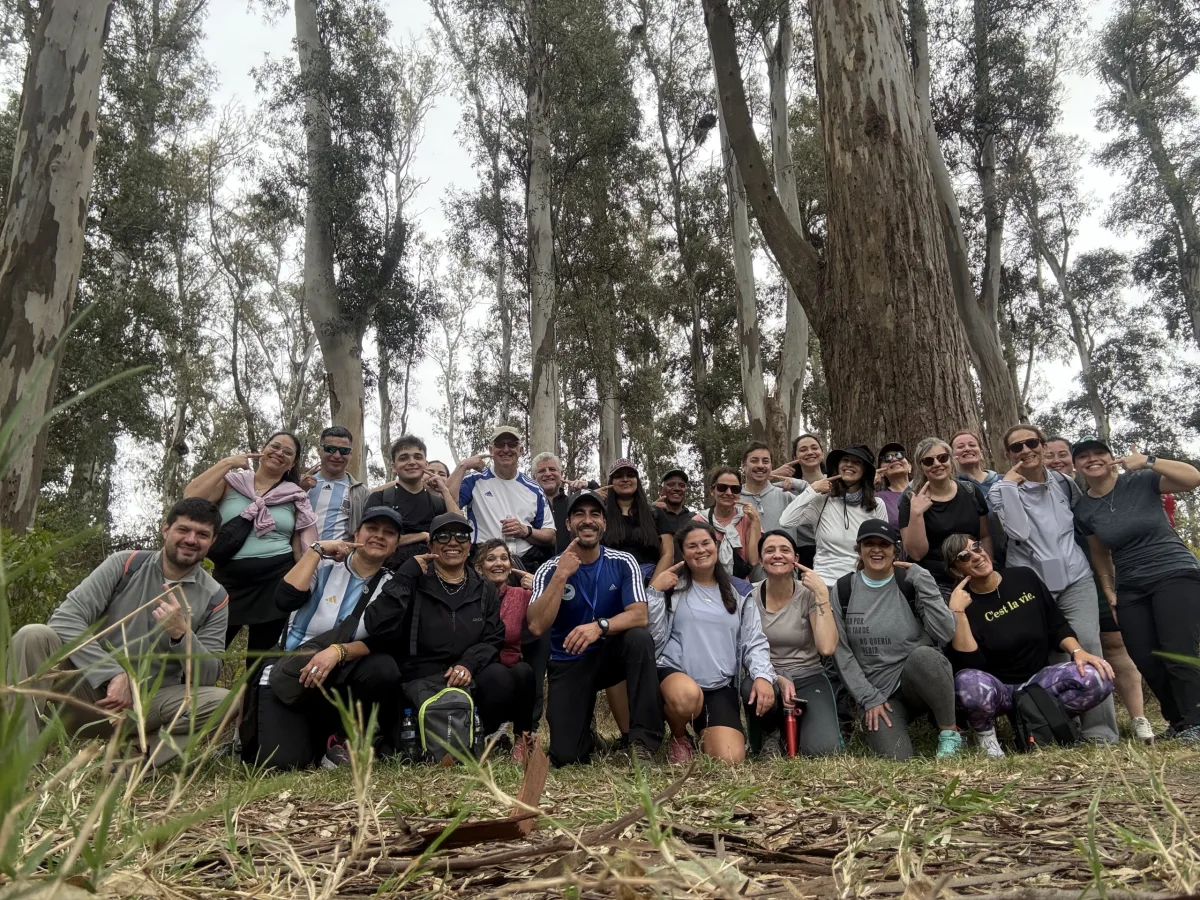 Treinta personas participaron de una caminata en la reserva Tau