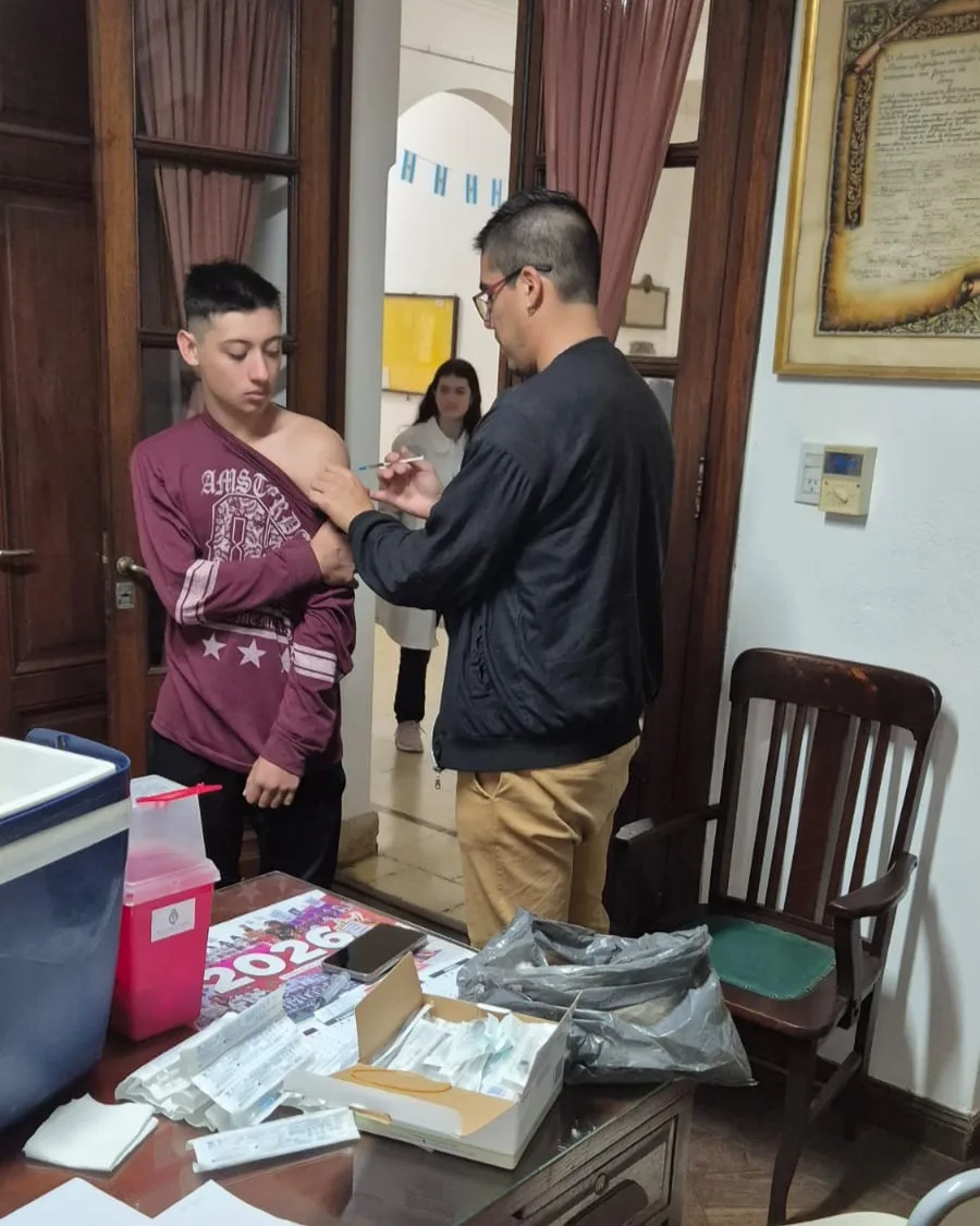 Vacunación contra fiebre hemorrágica en empresas y escuelas