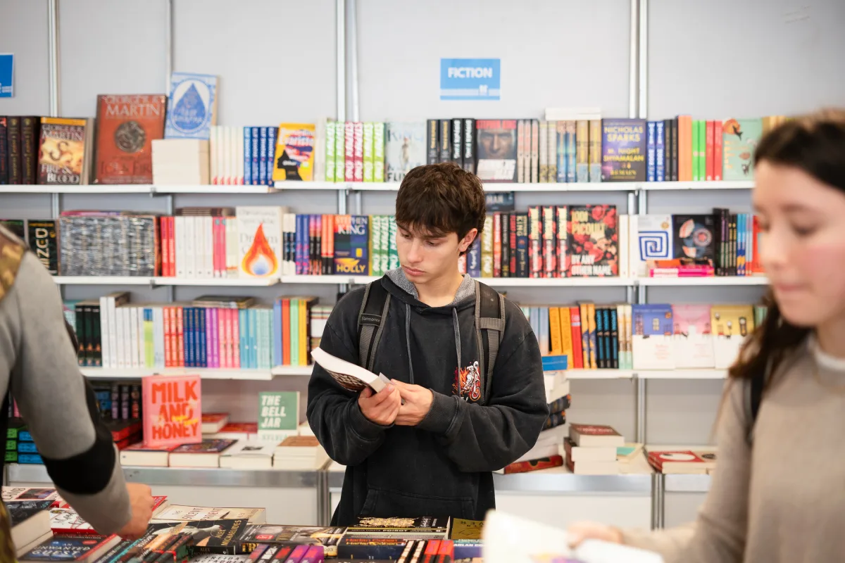 Actividades para jóvenes en la FILRos: literatura y fútbol