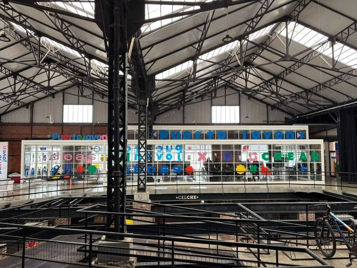 Bingo intergeneracional en Puerto Joven para todas las edades