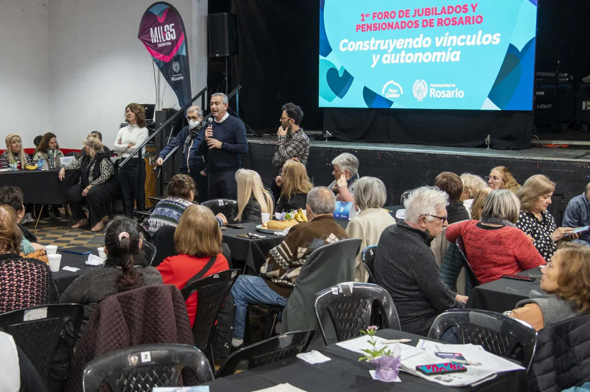 El foro +65 reunió a jubilados para discutir autonomía y vínculos