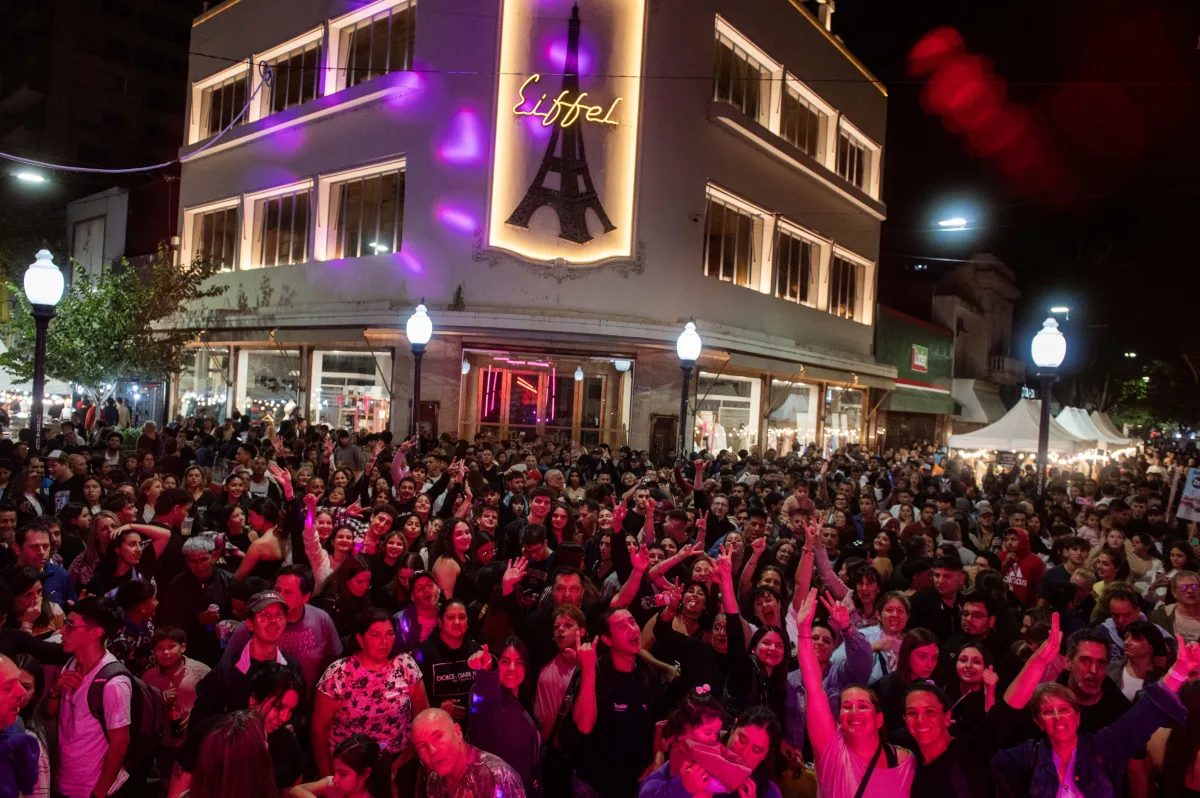 Este sábado Rosario celebra la Noche de Peatonales con música y ferias