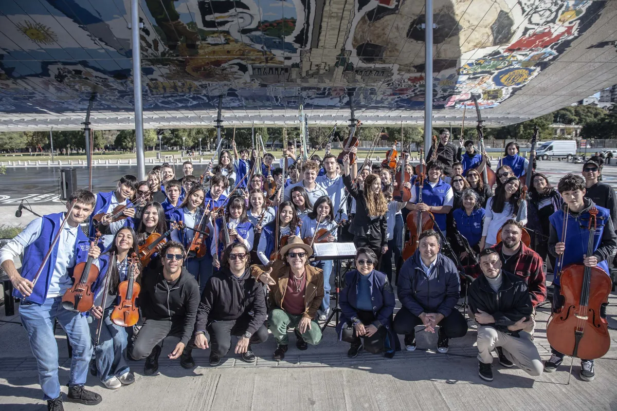 Estudiantes de la Escuela Orquesta de Ludueña brillaron con Coti Sorokin