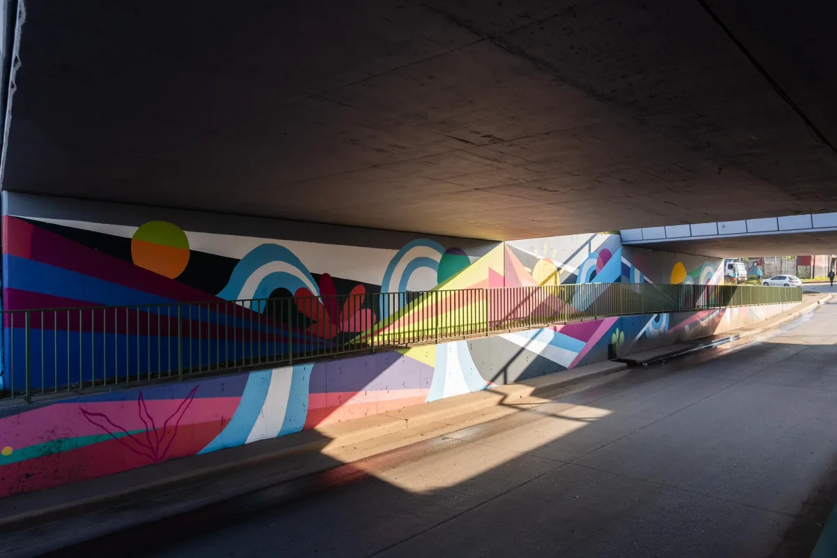 Intervenciones artísticas embellecen puentes en Rosario