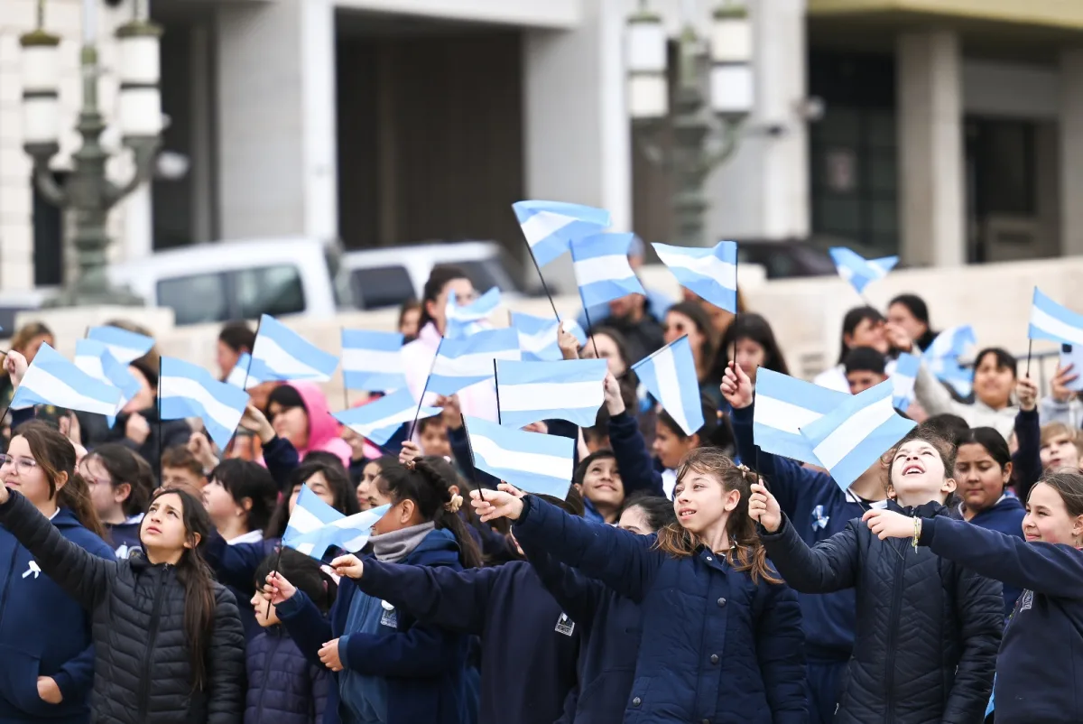 Más de 700 estudiantes celebraron su compromiso con la Bandera en Rosario