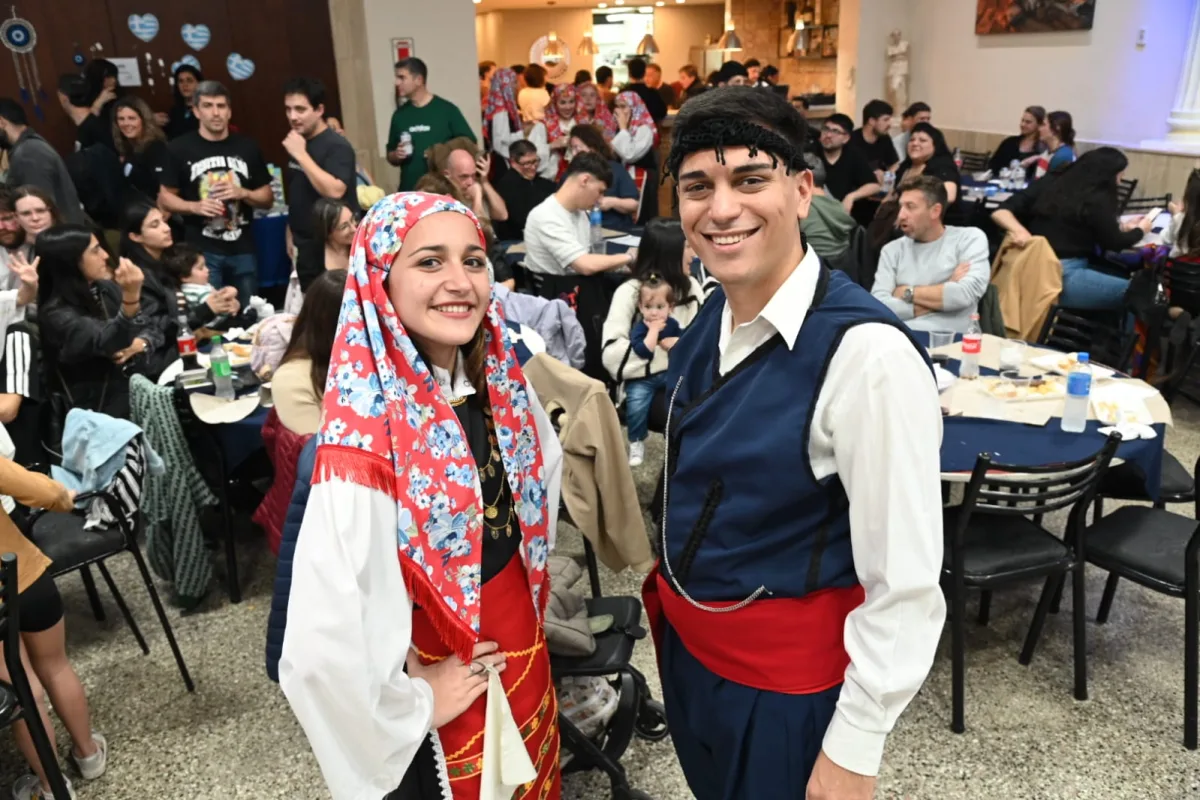 Rosario celebró la Noche de Colectividades con gran participación