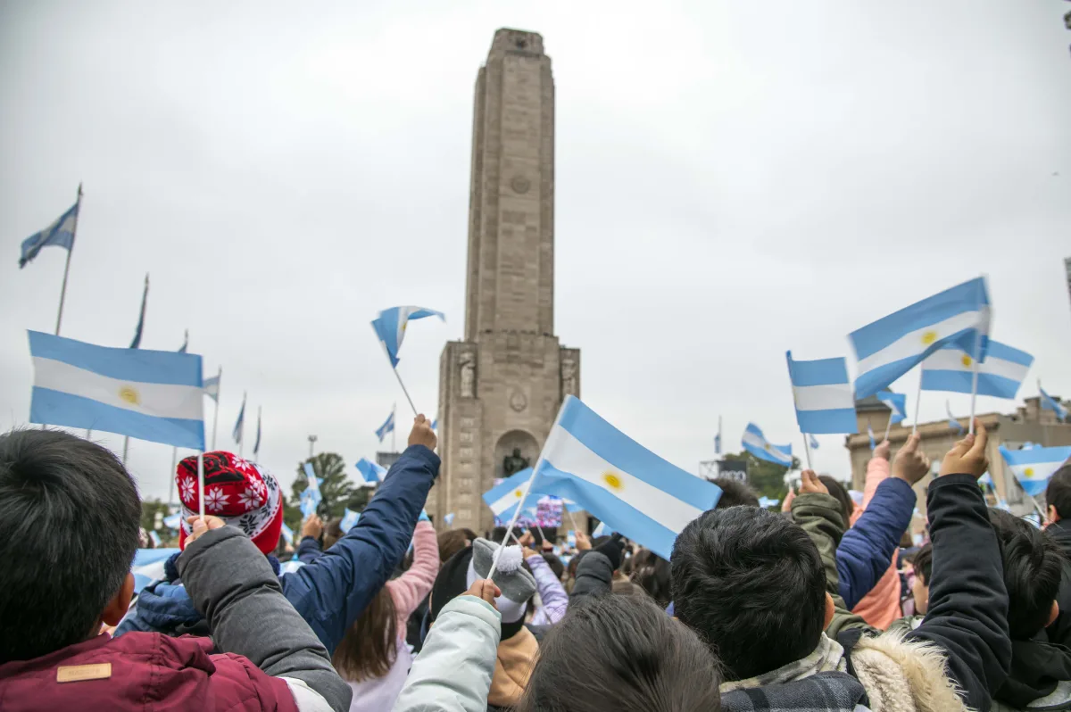 Rosario impulsa promesas de lealtad a la bandera para más de 1.000 niños