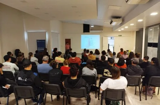 Capacitación gratuita en manipulación de alimentos para estudiantes