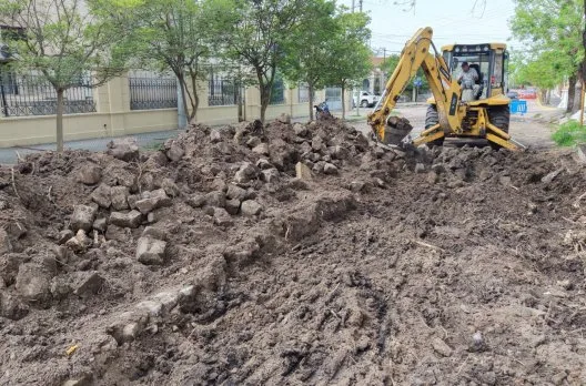 Comenzó la reconstrucción de Alem: “Va a quedar impecable, como Gualeguaychú lo merece”, afirmó Davico