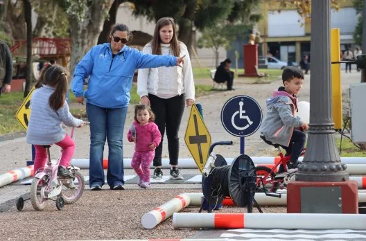 Conciencia vial en el Día Mundial de la Bicicleta