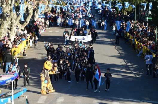 Desfile cívico militar en Gualeguaychú por el Día de la Independencia