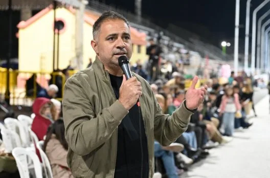 El Desfile de Carrozas Estudiantiles 2026 reunió a la comunidad de Gualeguaychú