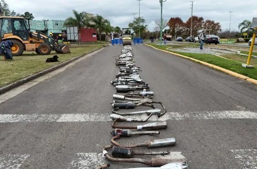El Gobierno destruyó más de 220 caños de escape: “Las reglas están para cumplirse” afirmó Davico