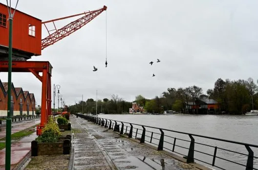 El río Gualeguaychú baja lentamente y se mantiene monitoreado