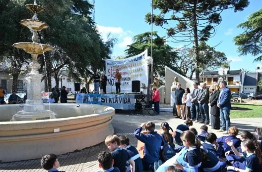 Estudiantes de Gualeguaychú marcharon por el cuidado del agua