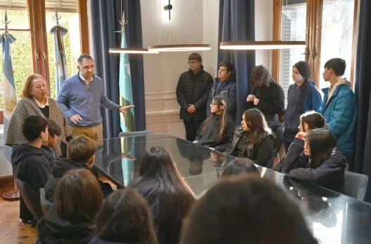 Estudiantes de la ENOVA visitaron el Palacio Municipal y el Concejo Deliberante