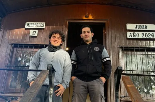 Estudiantes restauran el Coche Reservado en el Museo Ferroviario