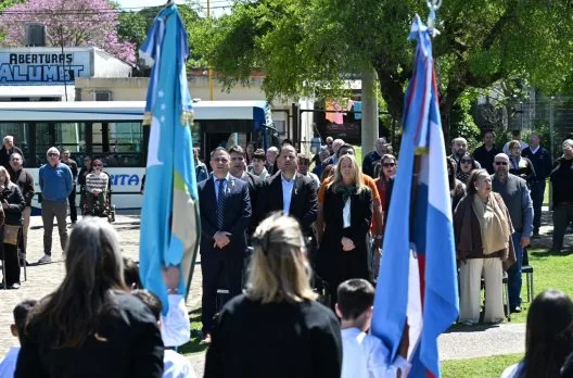Gualeguaychú celebró su 243 aniversario con un emotivo acto