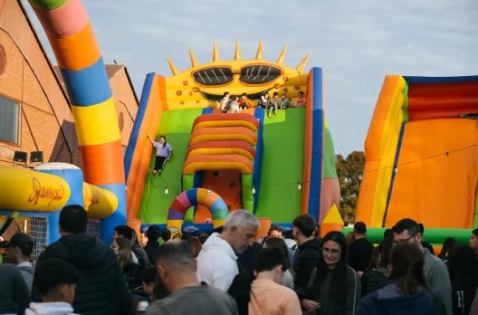 Gualeguaychú recibe a los nuevos turistas con espectáculos infantiles, ferias y actividades familiares
