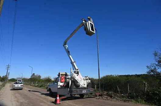 Instalan 40 columnas LED en Calle de las Tropas para mejorar la seguridad