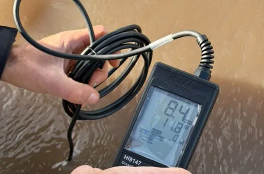Nuevos muestreos en el río Gualeguaychú para controlar la calidad del agua