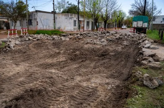 Reparación de bocacalles en Gualeguaychú mejora el tránsito local