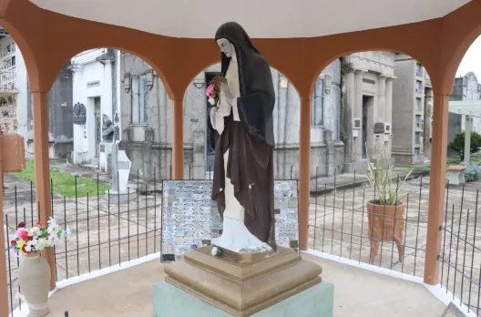 Restauración de la imagen de Santa Clara en el Cementerio Norte