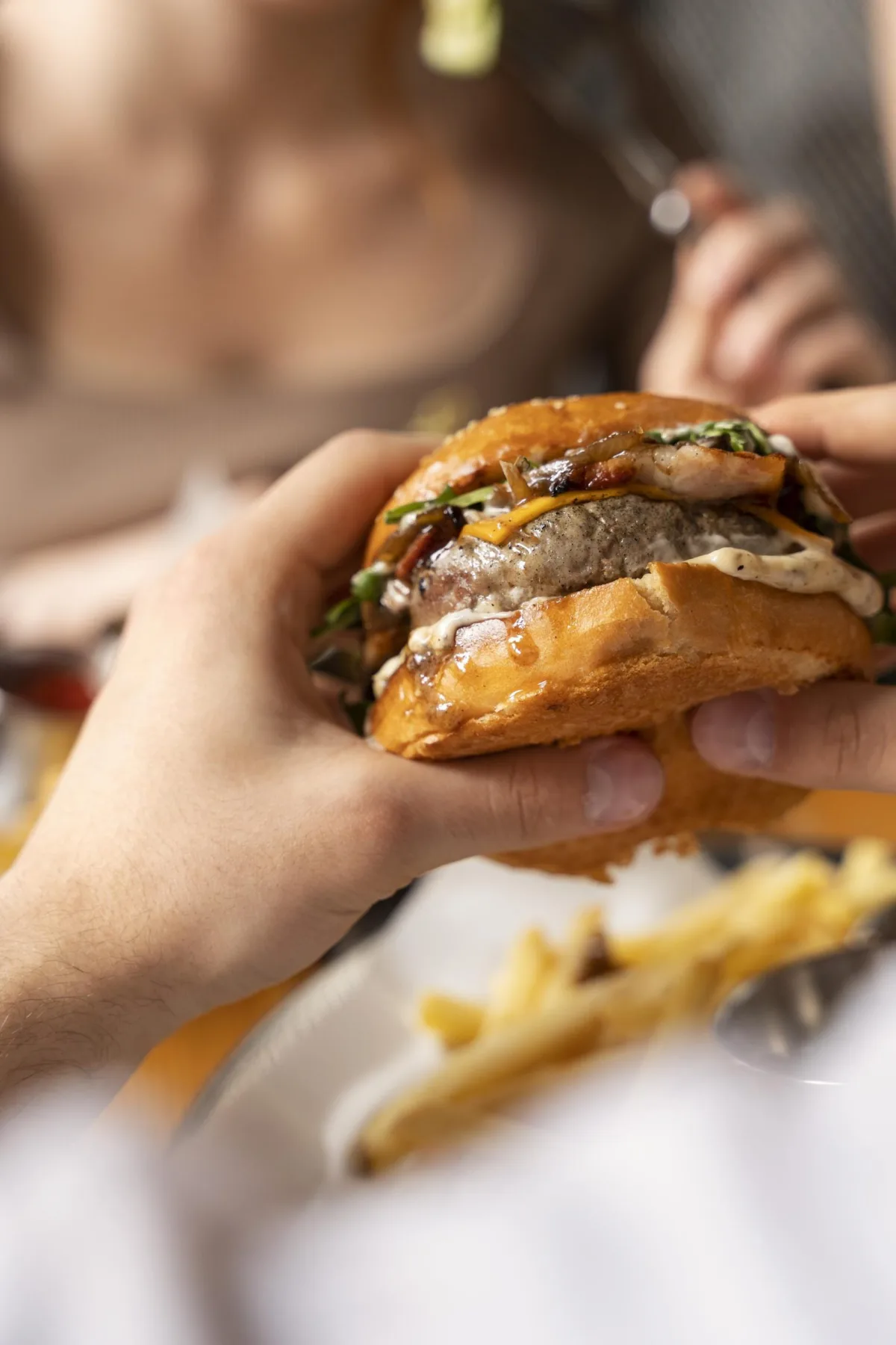 Escobar celebra el Día de las Hamburguesas con promociones especiales