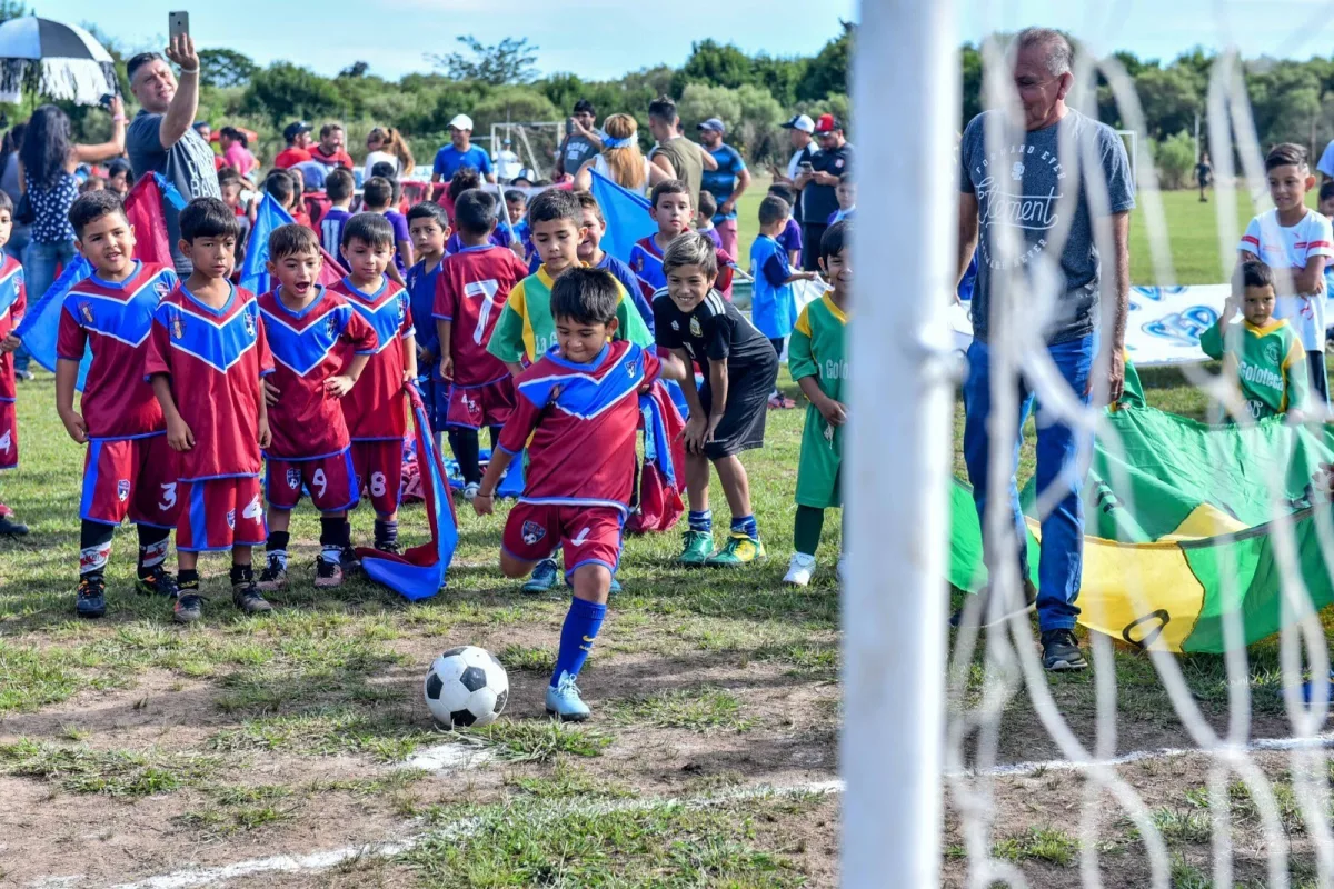 Escobar destina $120 millones para fortalecer clubes deportivos locales