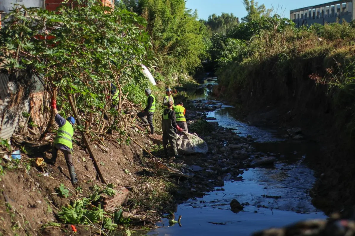 Escobar refuerza acciones ante posibles lluvias por El Niño