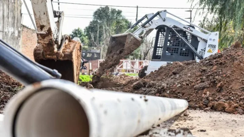 Más de 3.200 vecinos de Las Glorias tendrán acceso a cloacas