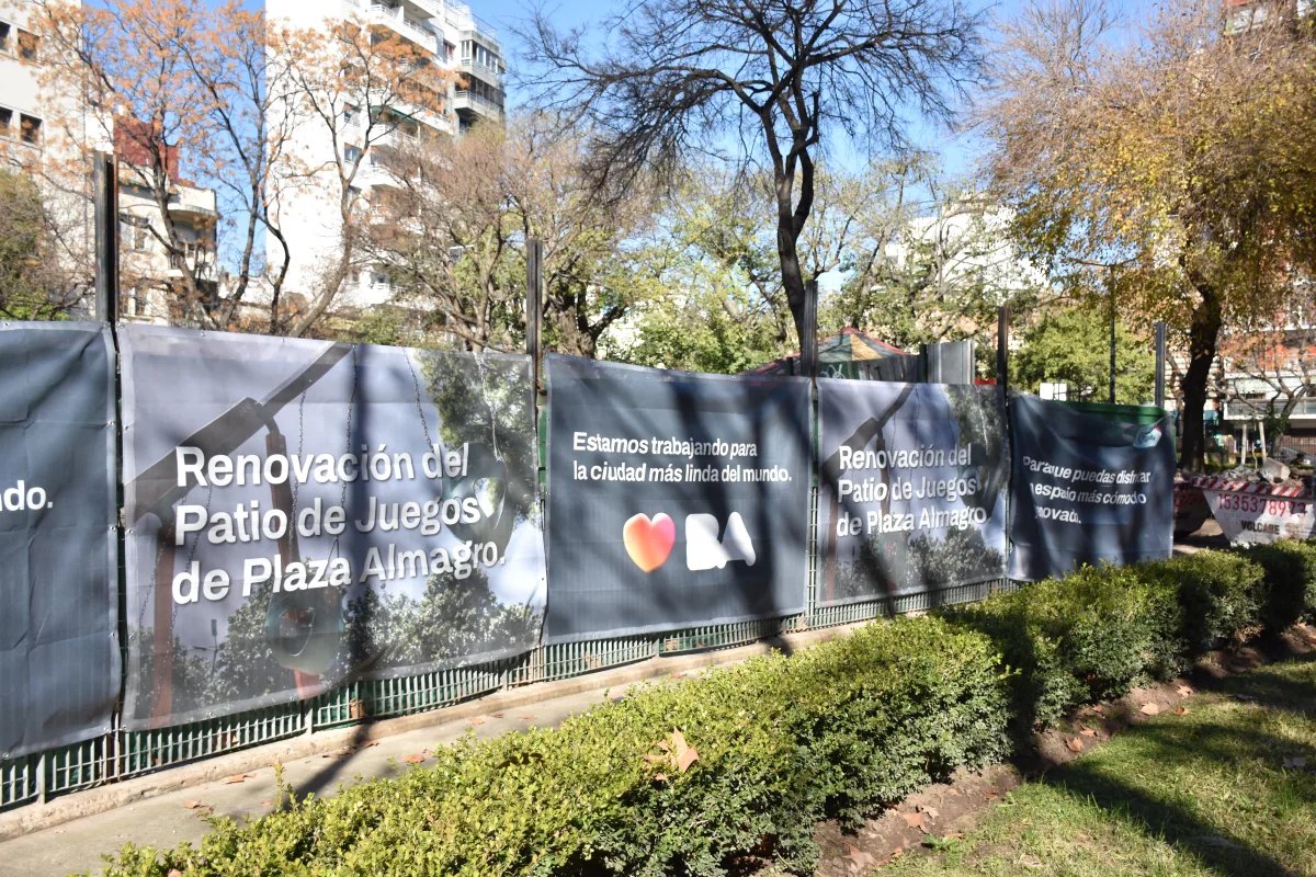 Mejoras en la Plaza Almagro: nuevo patio de juegos inclusivo