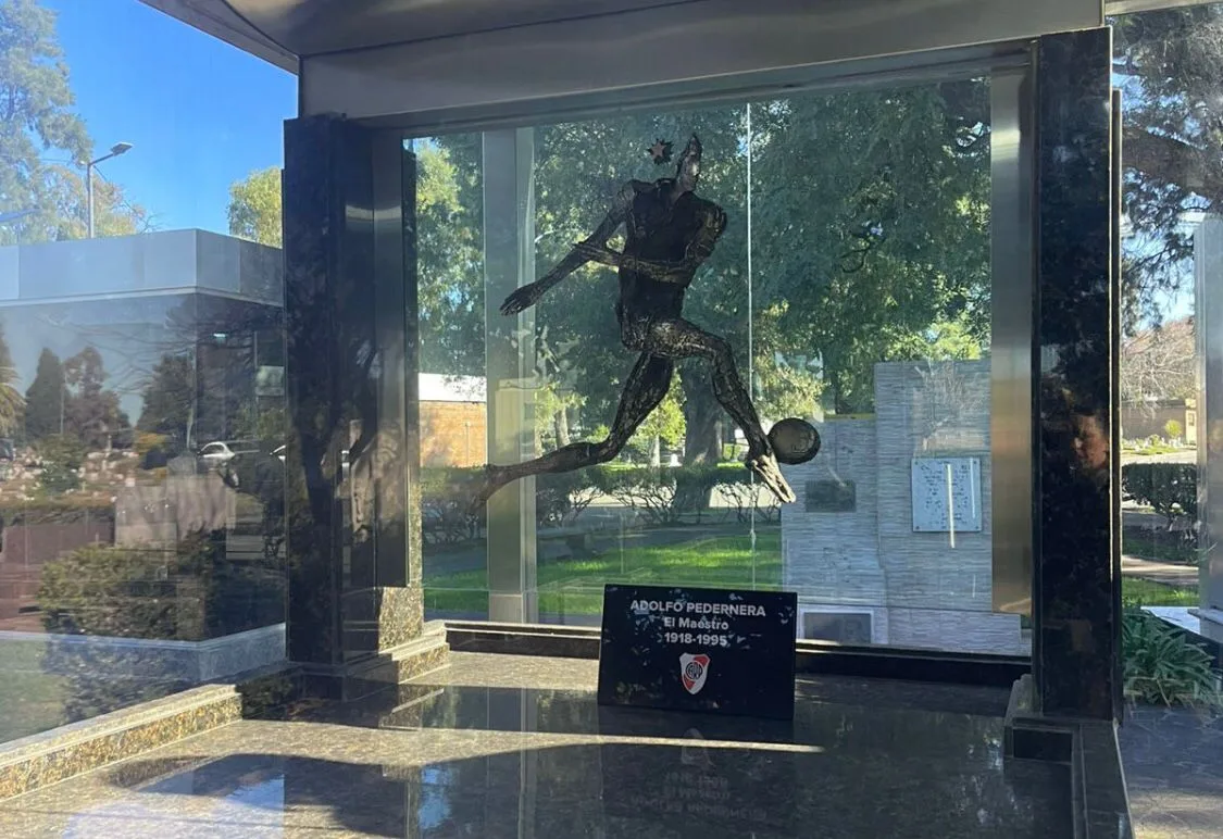Recorrido por los orígenes del fútbol argentino en el Cementerio Británico