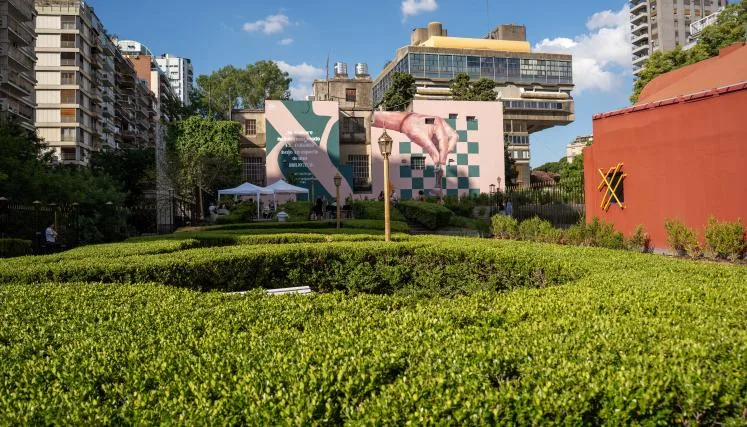 La Plaza Jorge L. Borges renovada para el disfrute de los vecinos