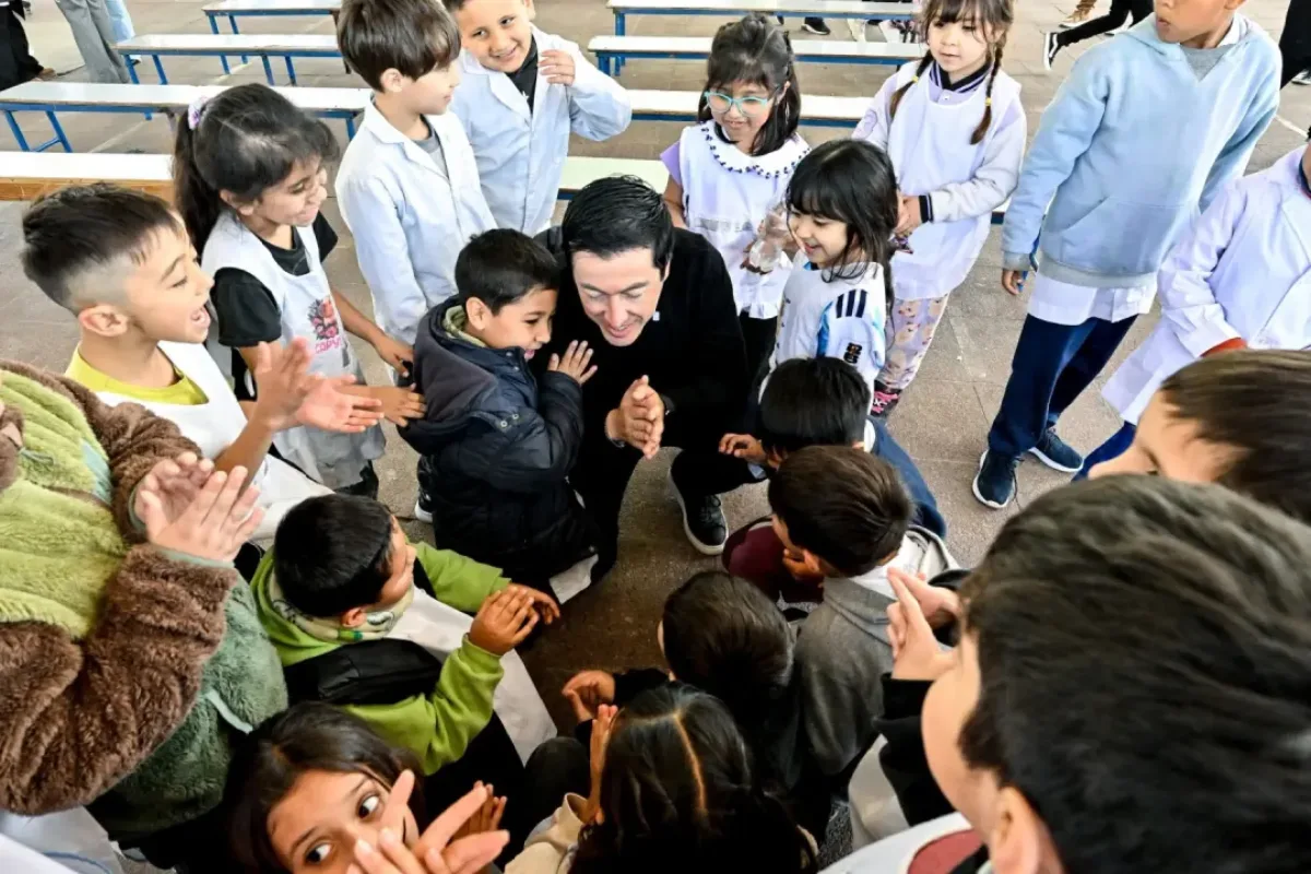 Entregaron lentes gratuitos a estudiantes en Villa de Mayo