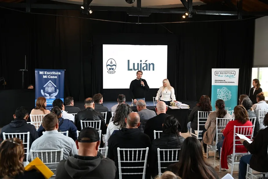 Cincuenta familias firmaron escrituras de vivienda en Luján