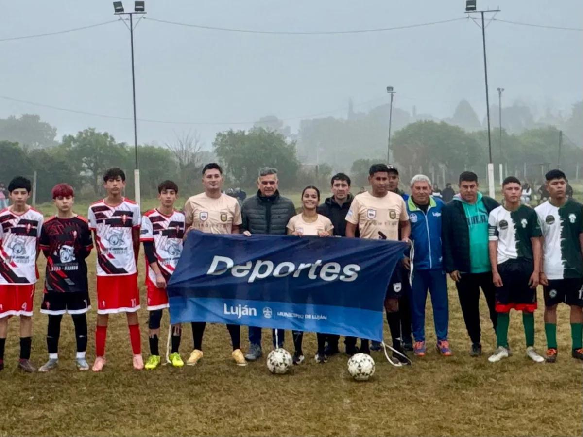 Inició el campeonato juvenil de fútbol en Luján