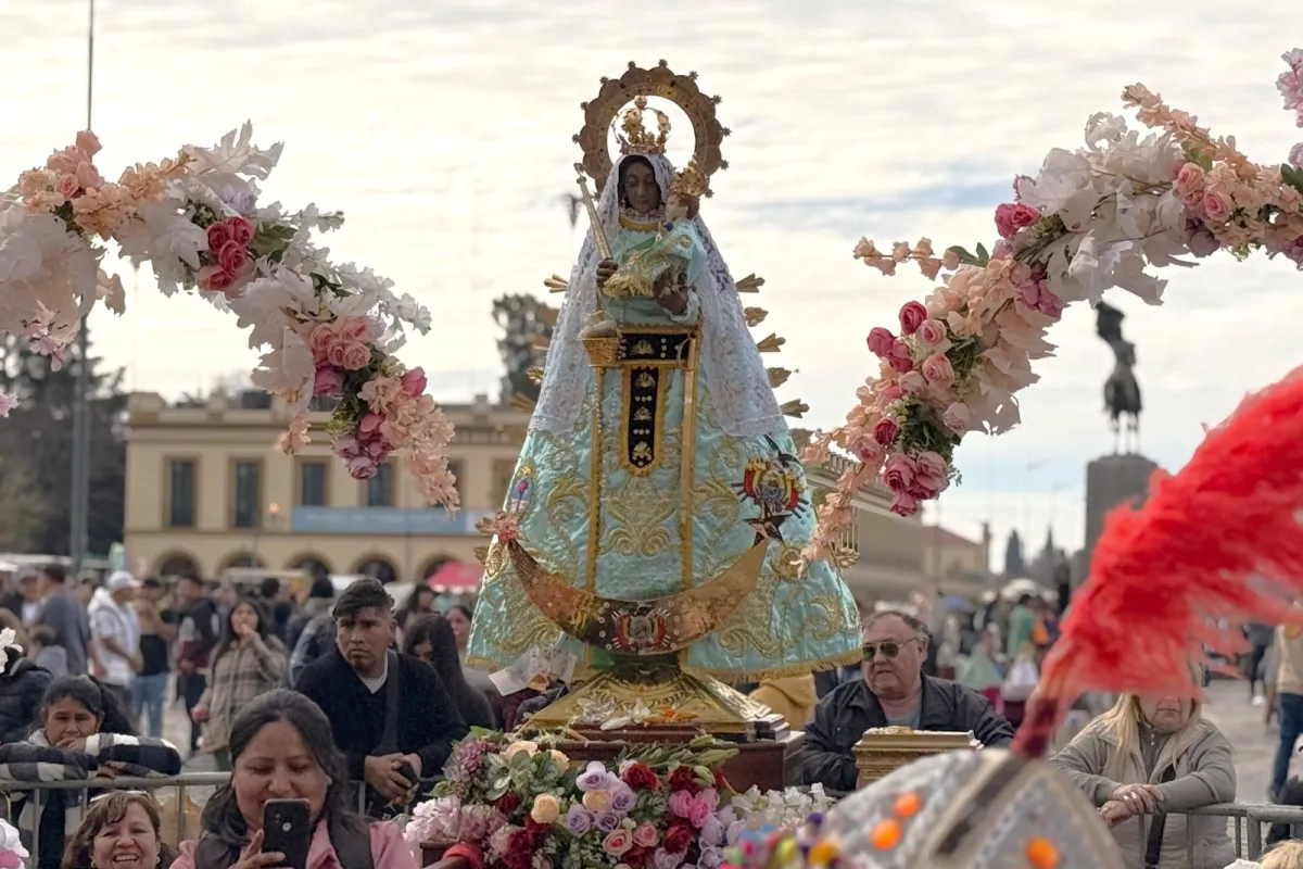 Luján recibe el Primer Convite de la Virgen de Copacabana