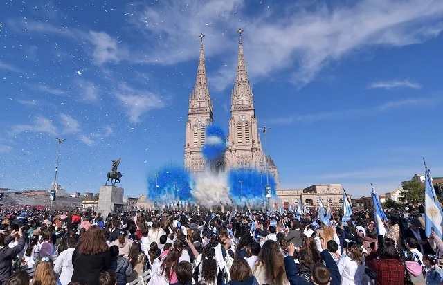 Más de 2000 estudiantes de Luján prometieron lealtad a la bandera