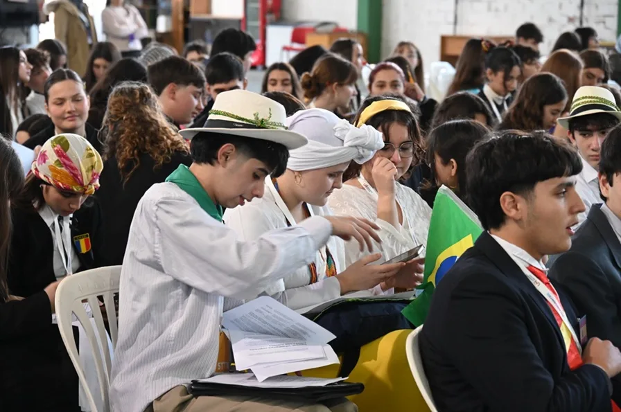 Más de 500 estudiantes simularon el Modelo de Naciones Unidas en Luján