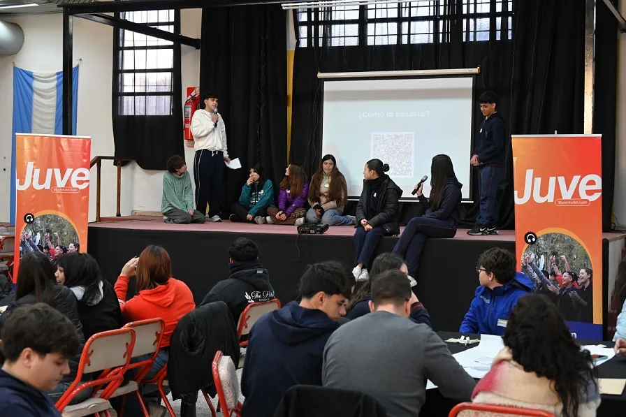 Más de 600 estudiantes completaron curso de educación financiera
