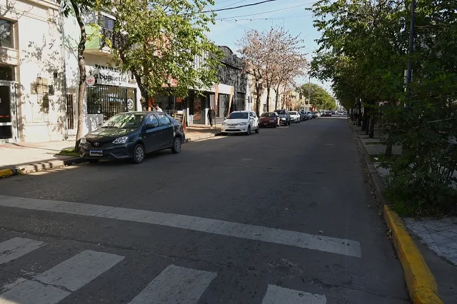 Nuevas dársenas de estacionamiento a 45° en el centro de Luján
