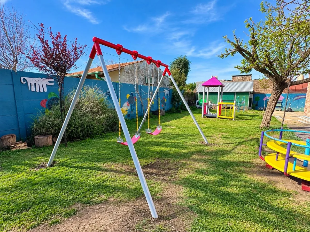 Nuevos juegos infantiles en escuelas de Luján